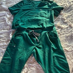 Figs Deep Emerald Green Scrub Pants and top set